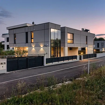 Villa Una Βίλα